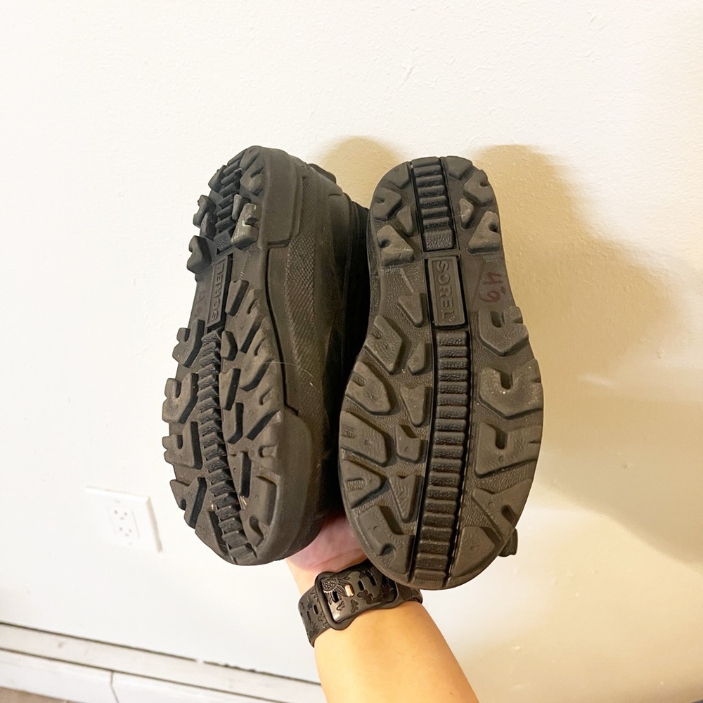 Sorel kids boys gray black and red winter boots - Picture 9 of 14